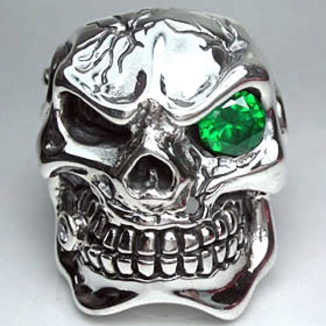 Golden rules and tips for buying skull rings