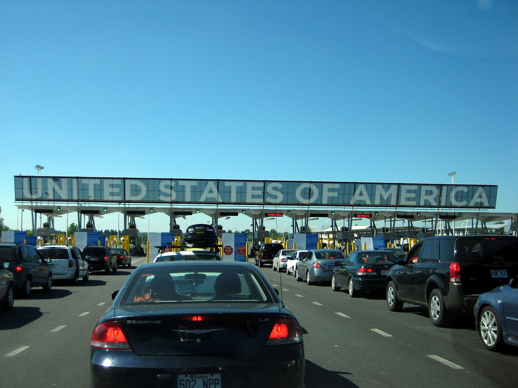 Litro #165: Breaking Borders | Moving Borders